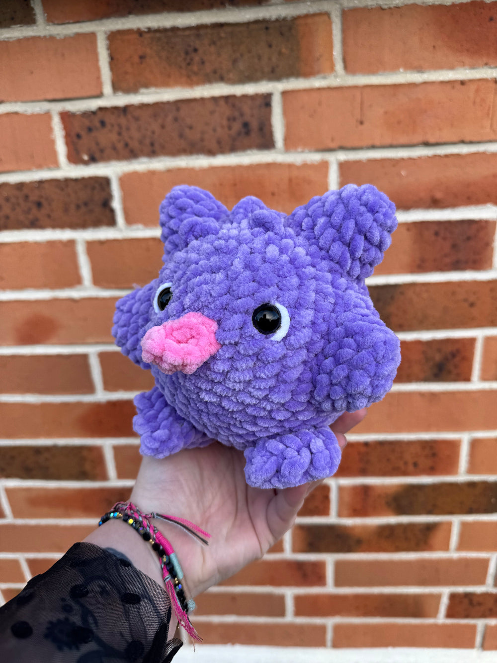 peluche ectoplasma gengar au crochet peluche pokemon fait main en France, cadeau pour adolescents, geek et fan de pokemon, idée cadeau noël ou anniversaire
