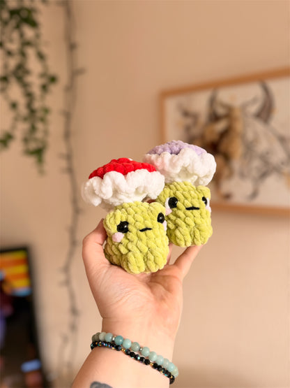 peluche grenouille champignon en crochet, modèle amigurumi kawaii trop mignon pour les amoureux des grenouilles et des peluches artisanales