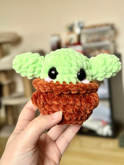 peluche crochet grogu yoda star wars the mandalorian amigurumi Grogu kawaii, grogu crochet plushie for star wars lovers