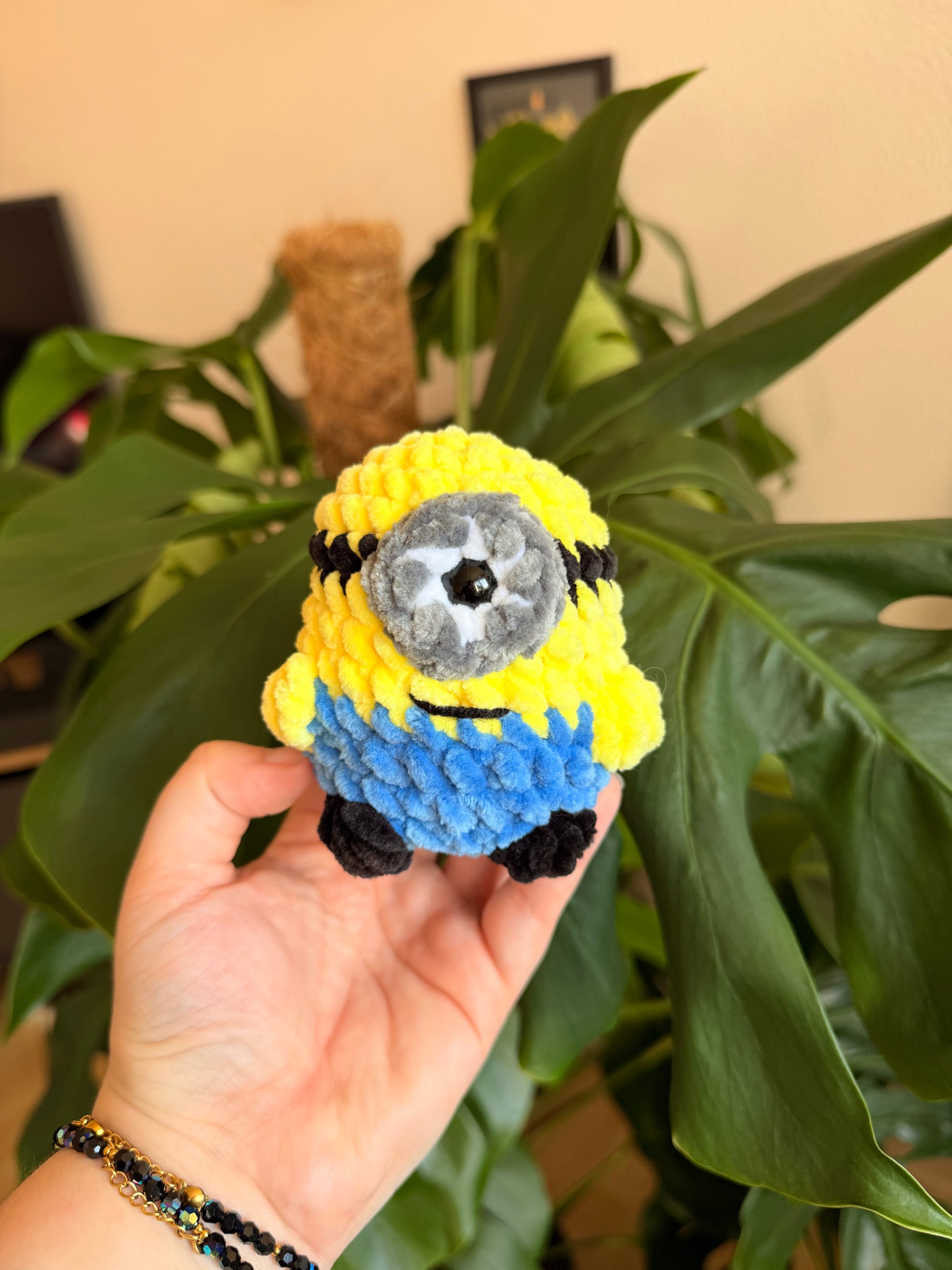 peluche minion moi moche mechant en crochet