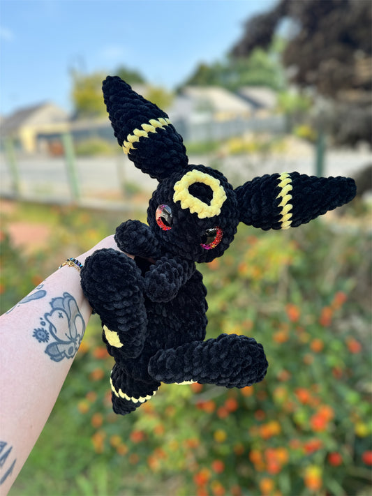 peluche noctali umbreon crochet, pokemon au crochet, amigurumi noctali kawaii