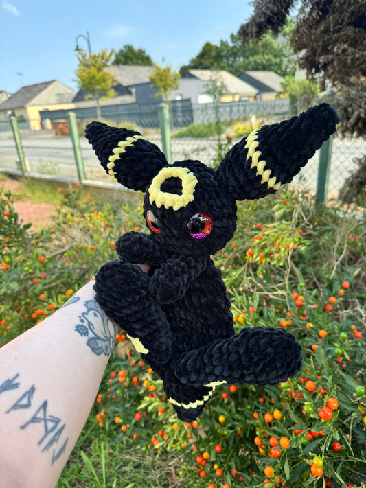 peluche noctali umbreon crochet, pokemon au crochet, amigurumi noctali kawaii