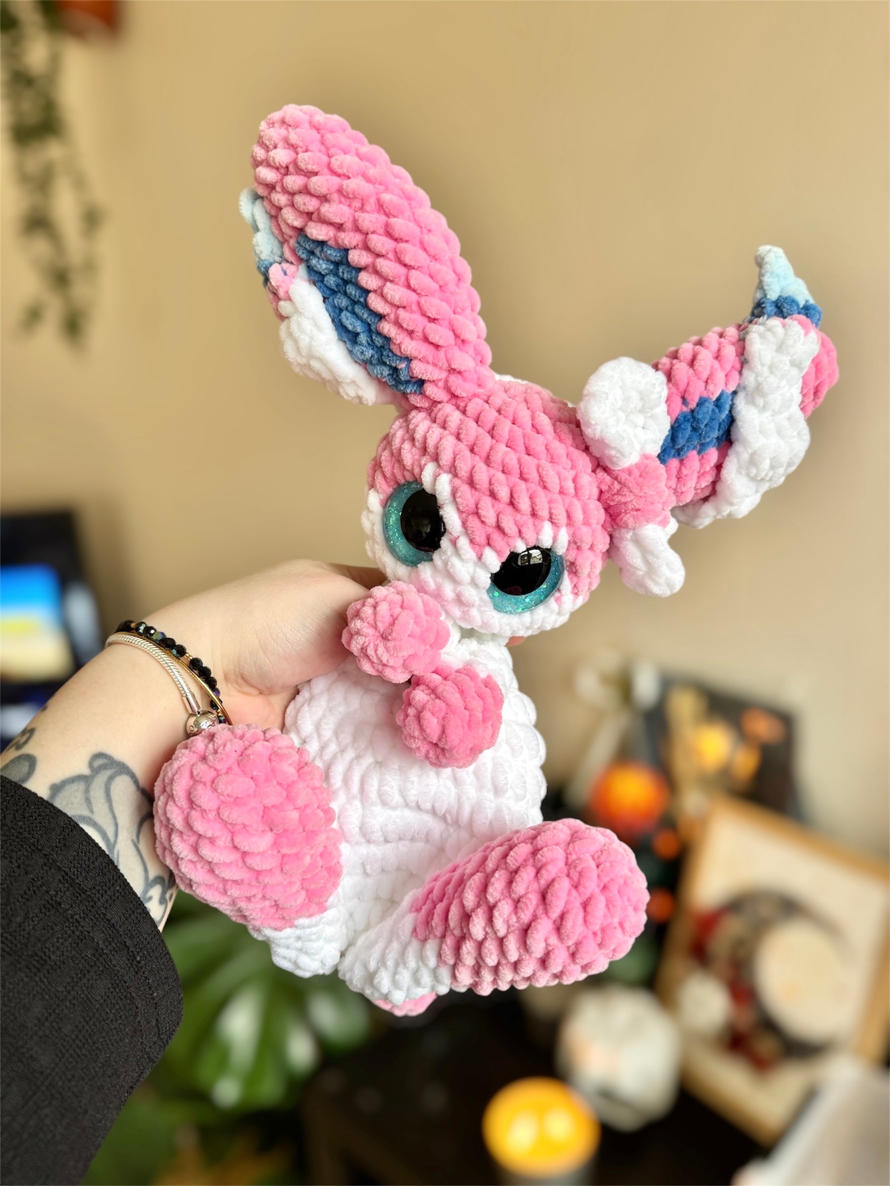 peluche nymphali pokemon sylveon amigurumi au crochet fait main en France laine chenille