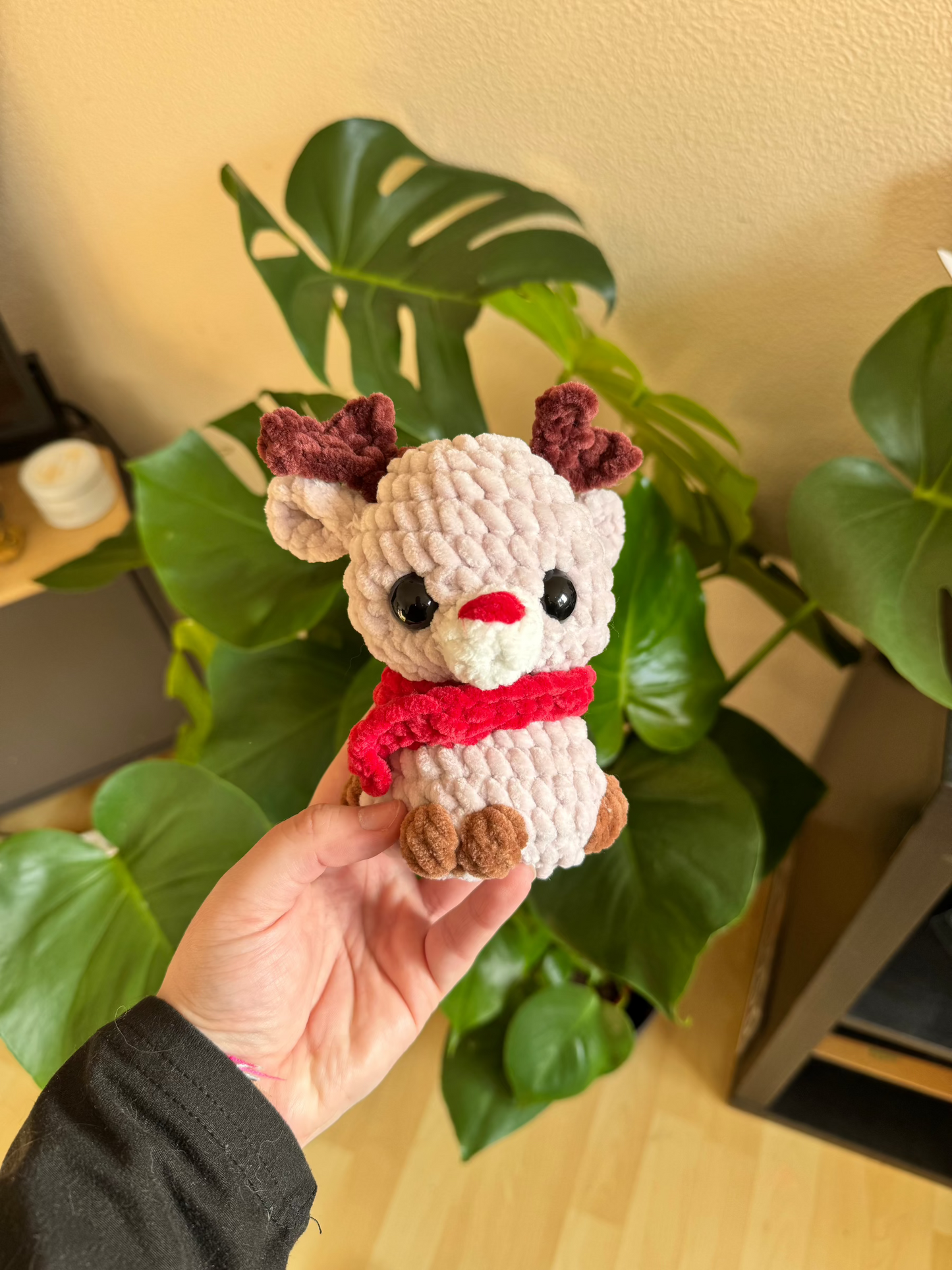 peluche renne de noël rudolph au crochet 100% fait main en laine chenille en France