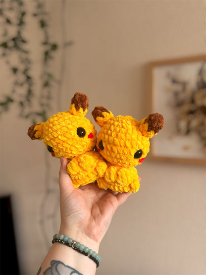peluche pokemon pikachu crochet, pikachu crochet plushie, peluche pokemon amigurumi kawaii, amigurumi pokemon pikachu, pikachu crochet pattern, cadeau ado, pokemon lovers
