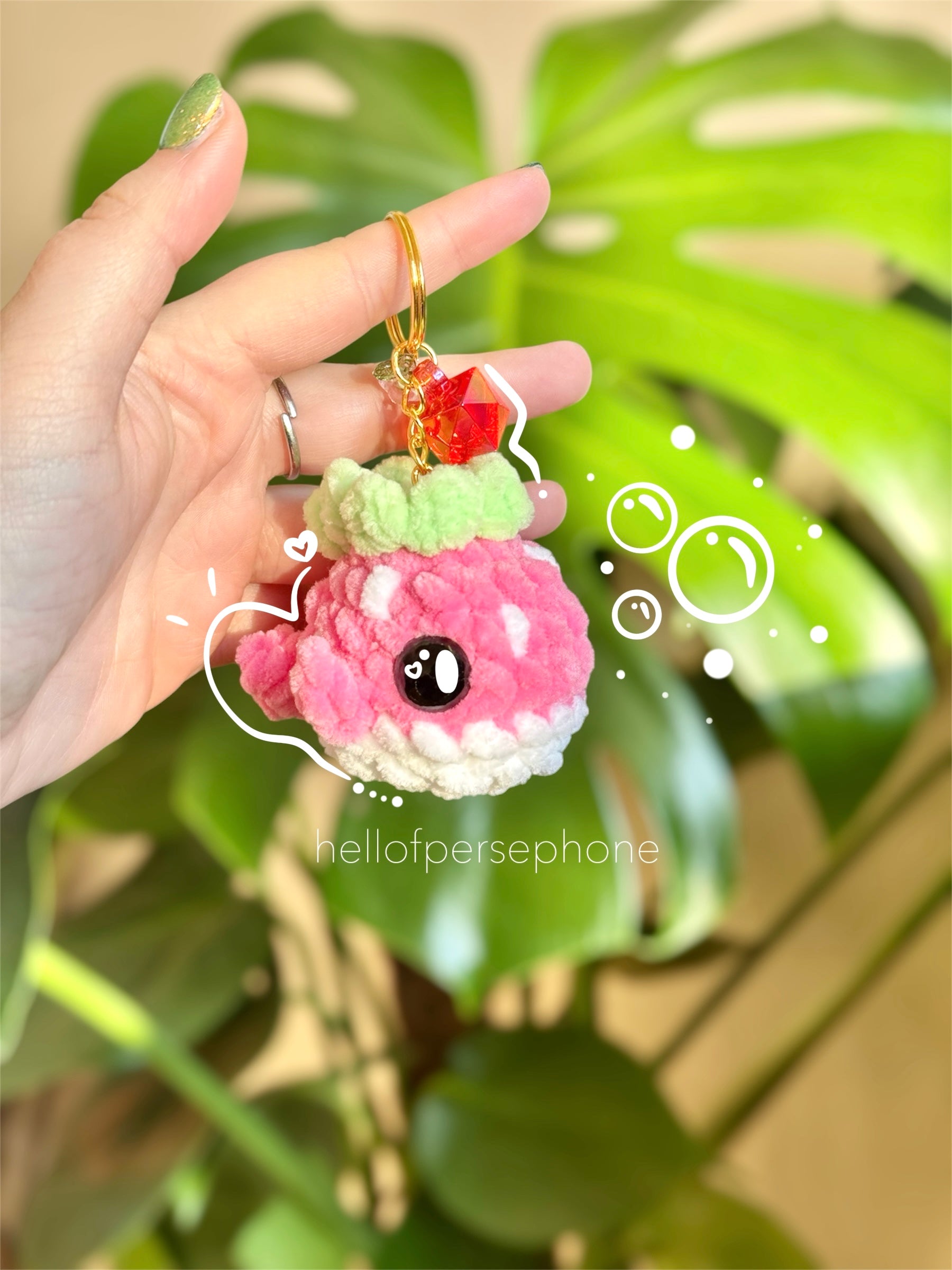 porte clefs baleine au crochet amigurumi baleine, porte clés baleine fraise en crochet, peluche baleine made in france