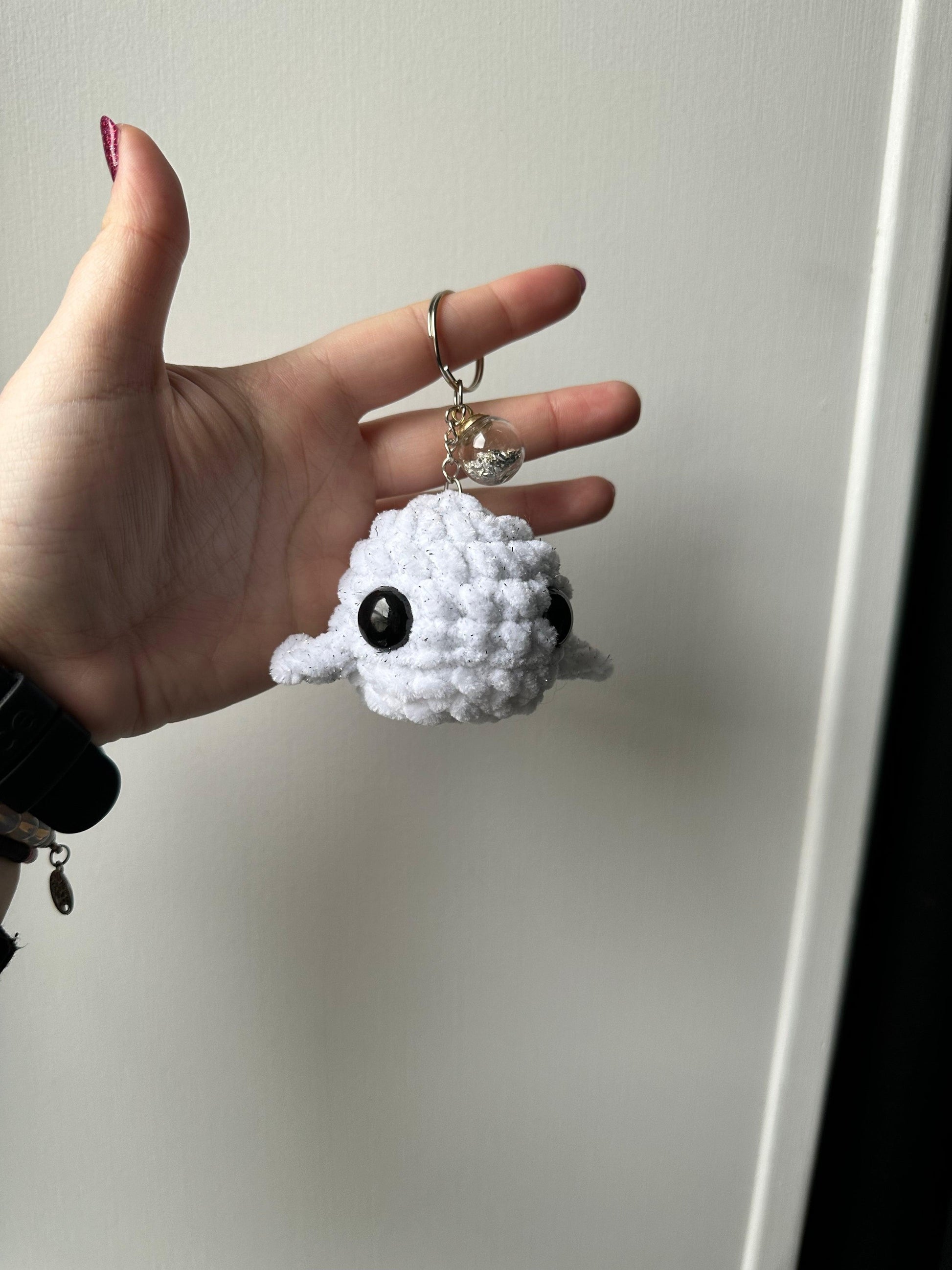 Porte clés baleine au crochet plusieurs coloris possible, personnalisable, amigurumi fait main