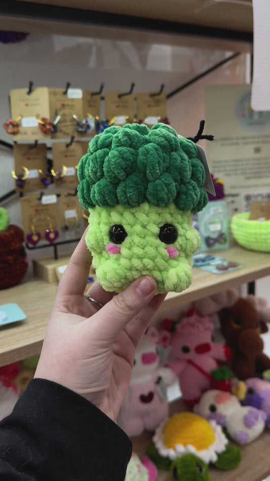 peluche crochet, peluche brocoli en crochet amigurumi fait main