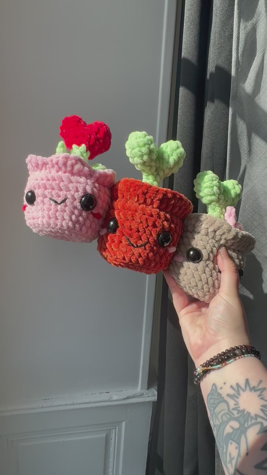 decoration plante en pot au crochet fait main fleurs et feuilles au crochet