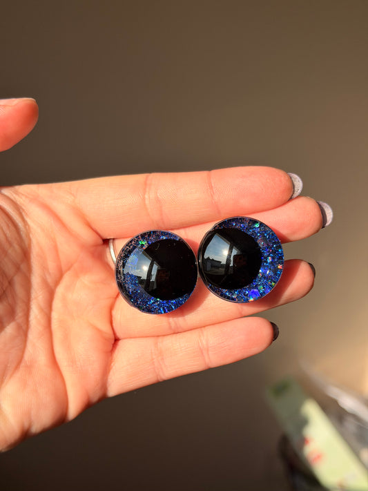 Yeux de sécurité (safety eyes) pour amigurumi et pour peluches au crochet — Minuit ✨ Peints à la main avec paillettes et résine UV