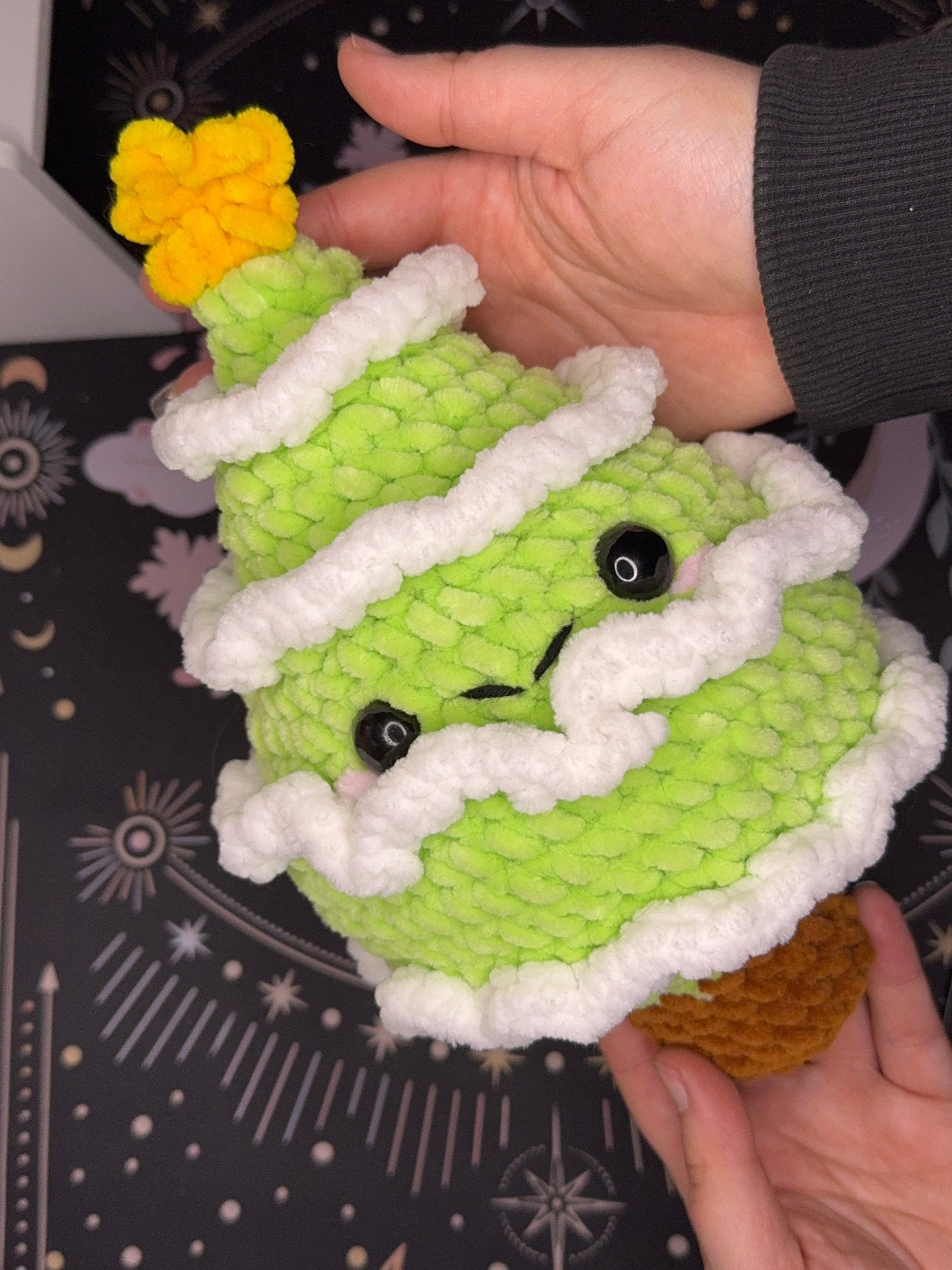 sapin vert de noel au crochet 100% fait main en France idées cadeaux zero déchets parfaite pour les cadeaux de noël et de fin d'années
