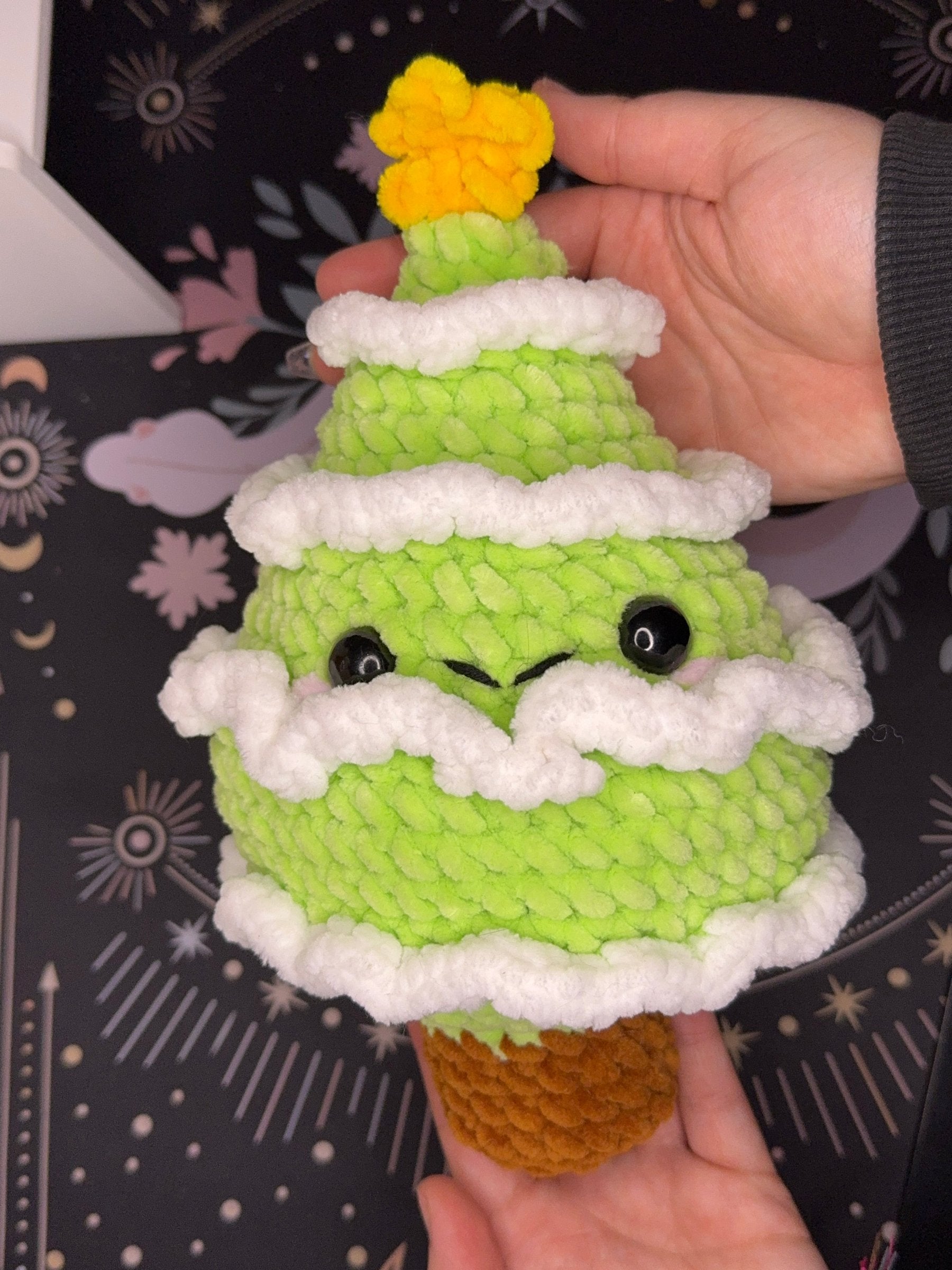 sapin vert de noel au crochet 100% fait main en France idées cadeaux zero déchets parfaite pour les cadeaux de noël et de fin d'années