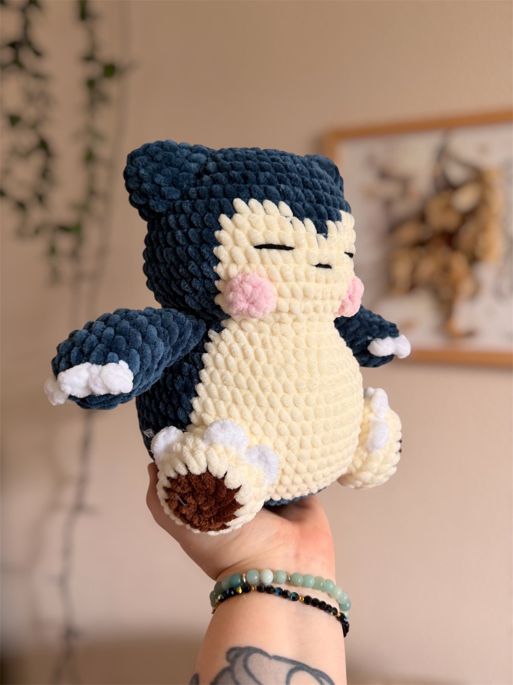 Peluche Ronflex (Snorlax) en Crochet - Amigurumi Pokémon fait main

Craquez pour cette peluche Ronflex au crochet, une création artisanale unique inspirée de l’univers Pokémon et crochetée à la main par mes soins. Avec ses 25cm, cette peluche amigurumi fait main impressionnera par sa taille et surtout sa douceur.